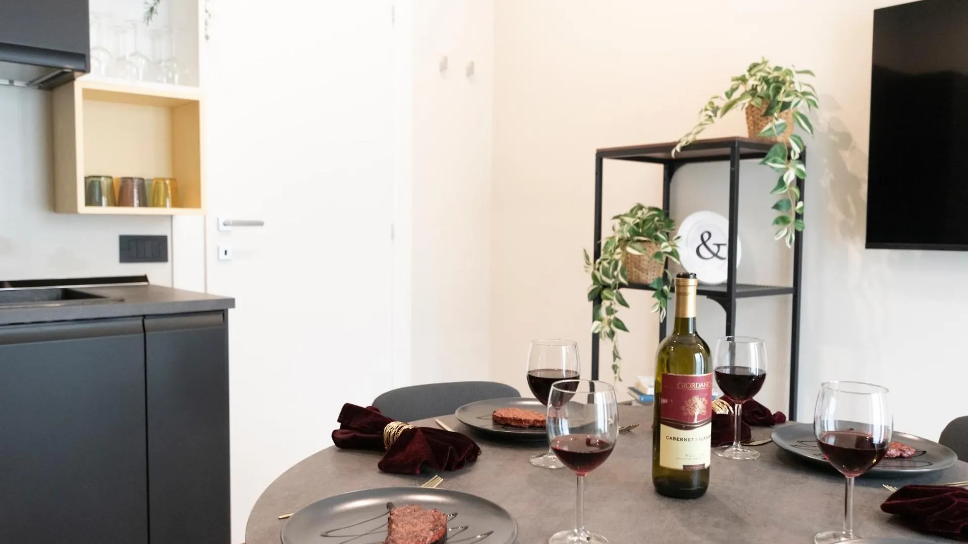 Ihost Luxury -Free Parking- Plana 9 Apartment Milan
